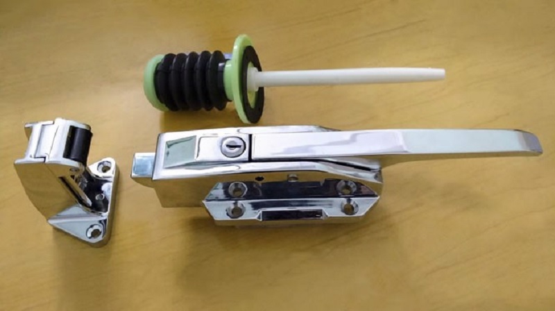 Dịch vụ thi công kho lạnh - bản lề cửa kho lạnh